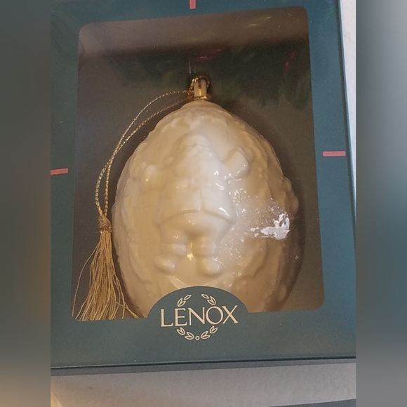 Lenox Porcelain 1995 Santa Claus Gold Trim Hanging Ornament - Picture 2 of 11